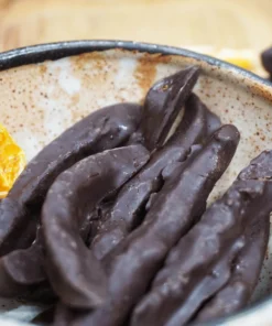 Naranjitas en bastones, cubiertas de chocolate bitter